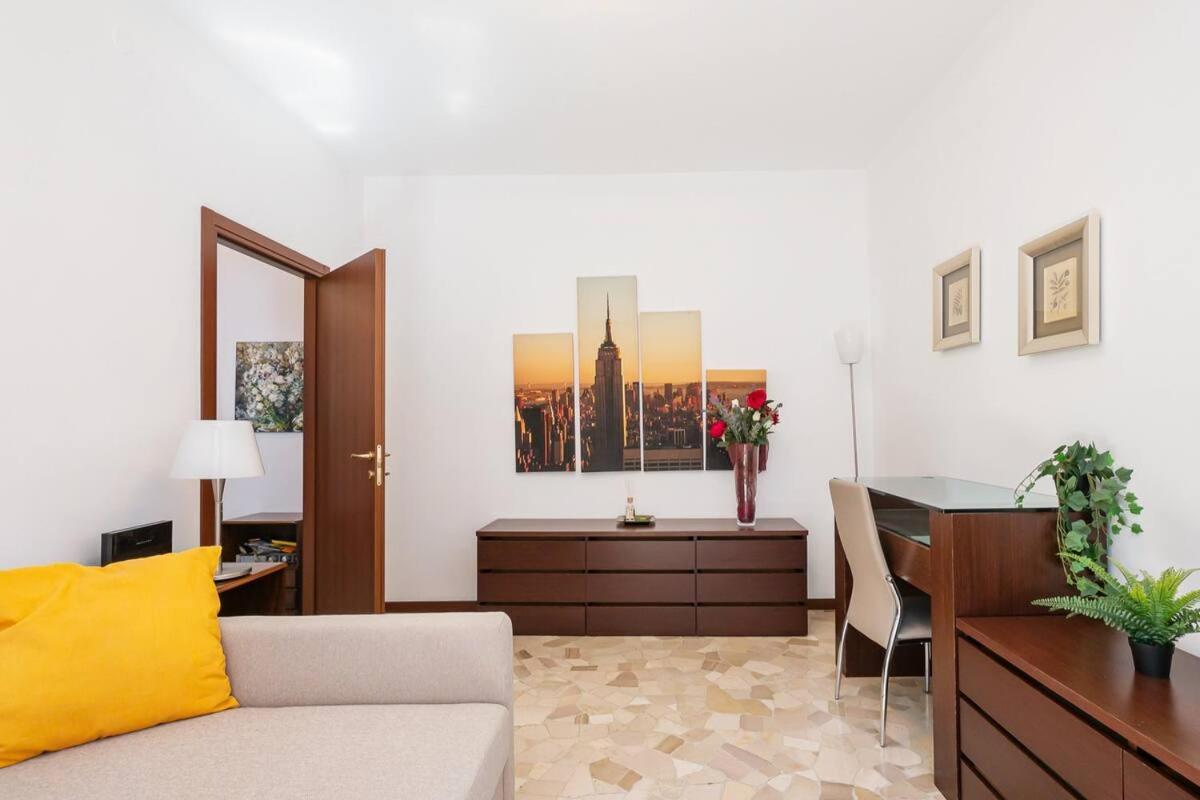 Ihost Apartment - Veneziano 8 Милан Экстерьер фото
